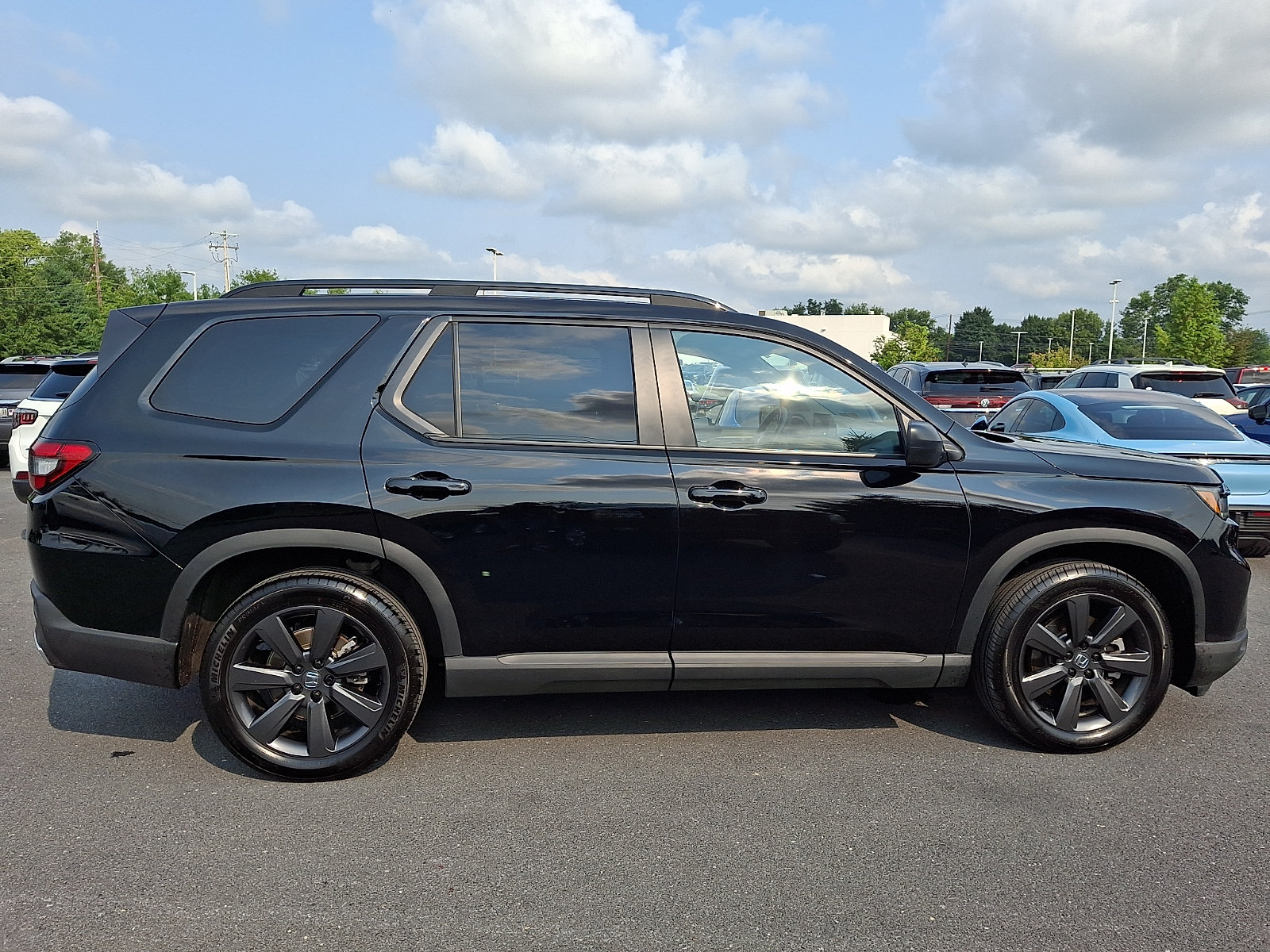 Used 2025 Honda Pilot Sport image 7