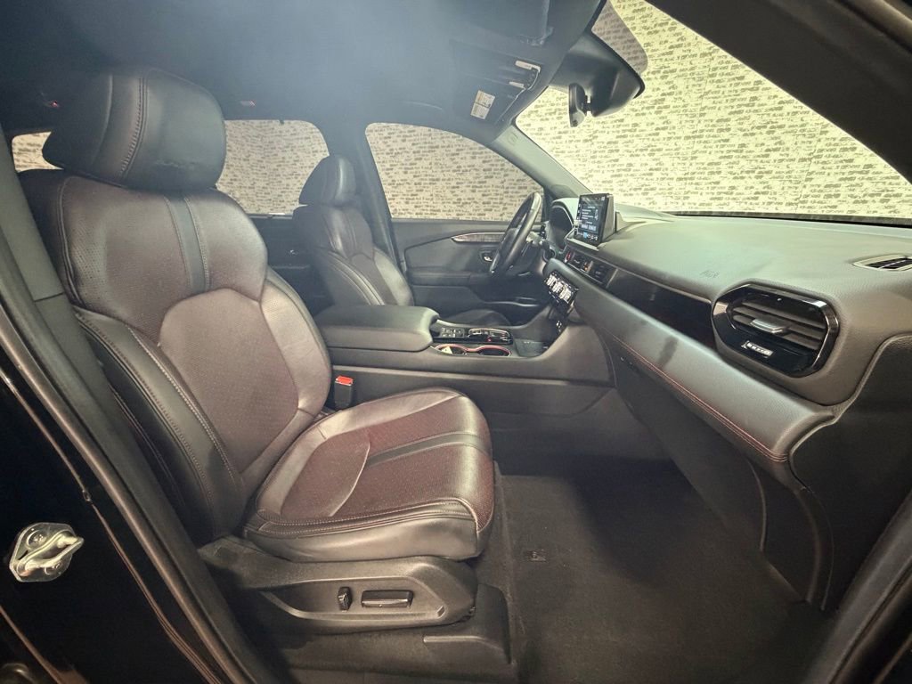Used 2025 Honda Pilot Black Edition image 6