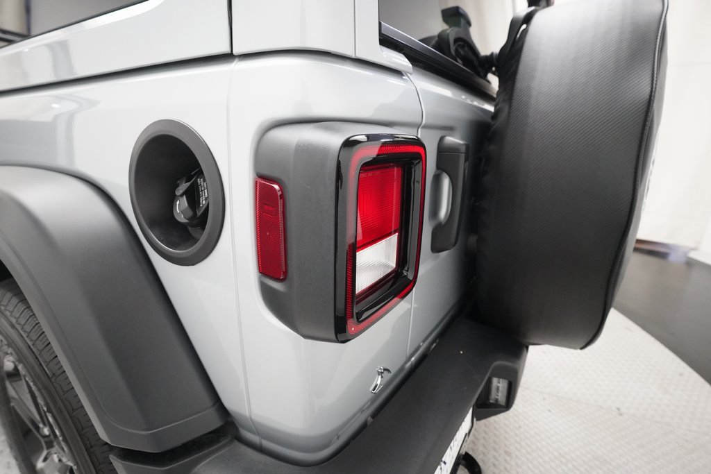 Used 2023 Jeep Wrangler Sport image 31