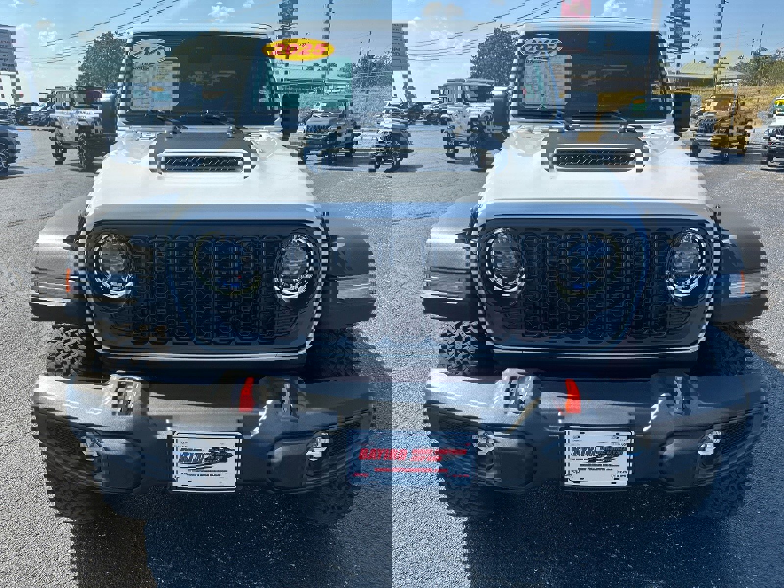 Used 2025 Jeep Gladiator Mojave w/ Convenience Group image 3