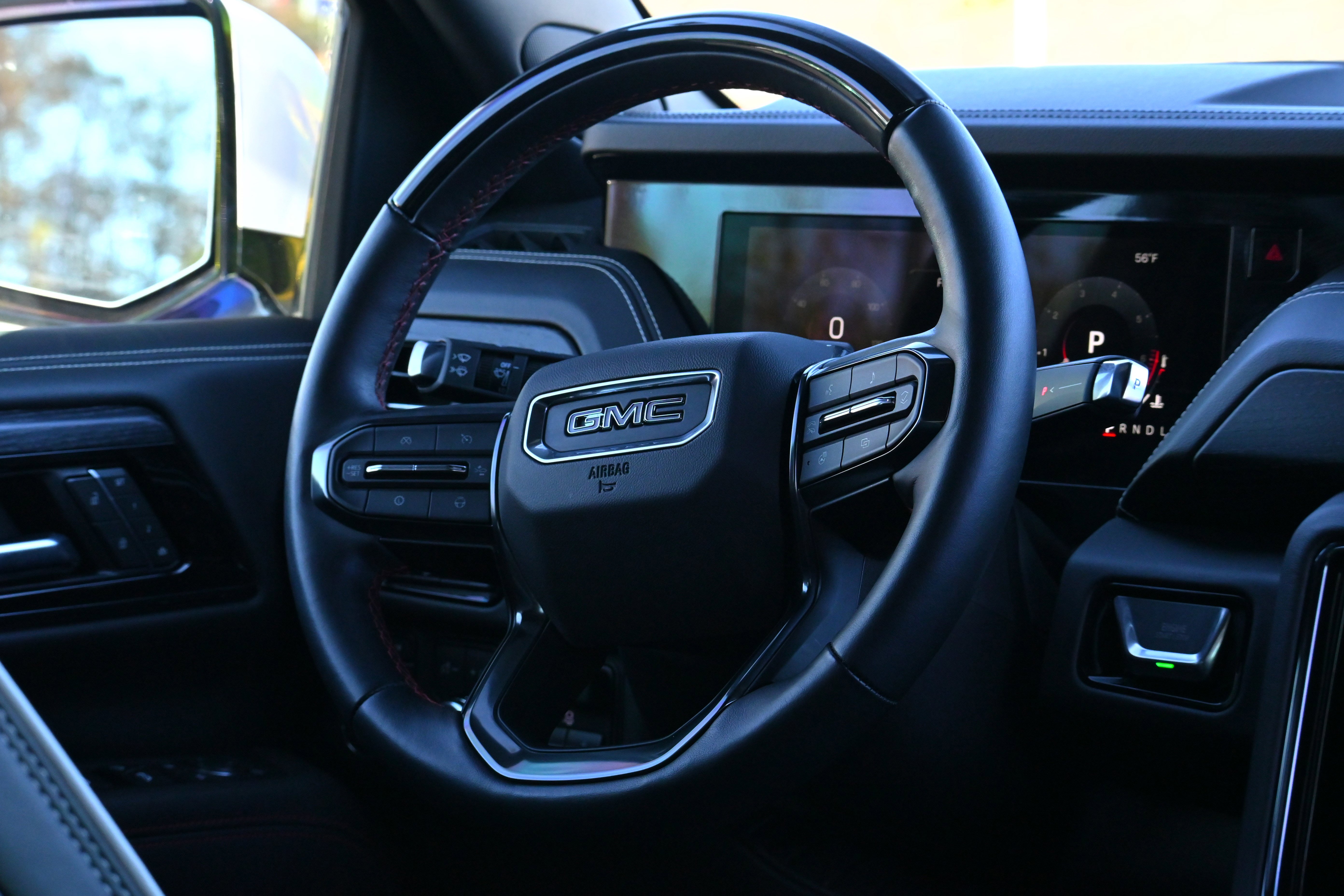 Used 2025 GMC Yukon AT4 Ultimate image 28