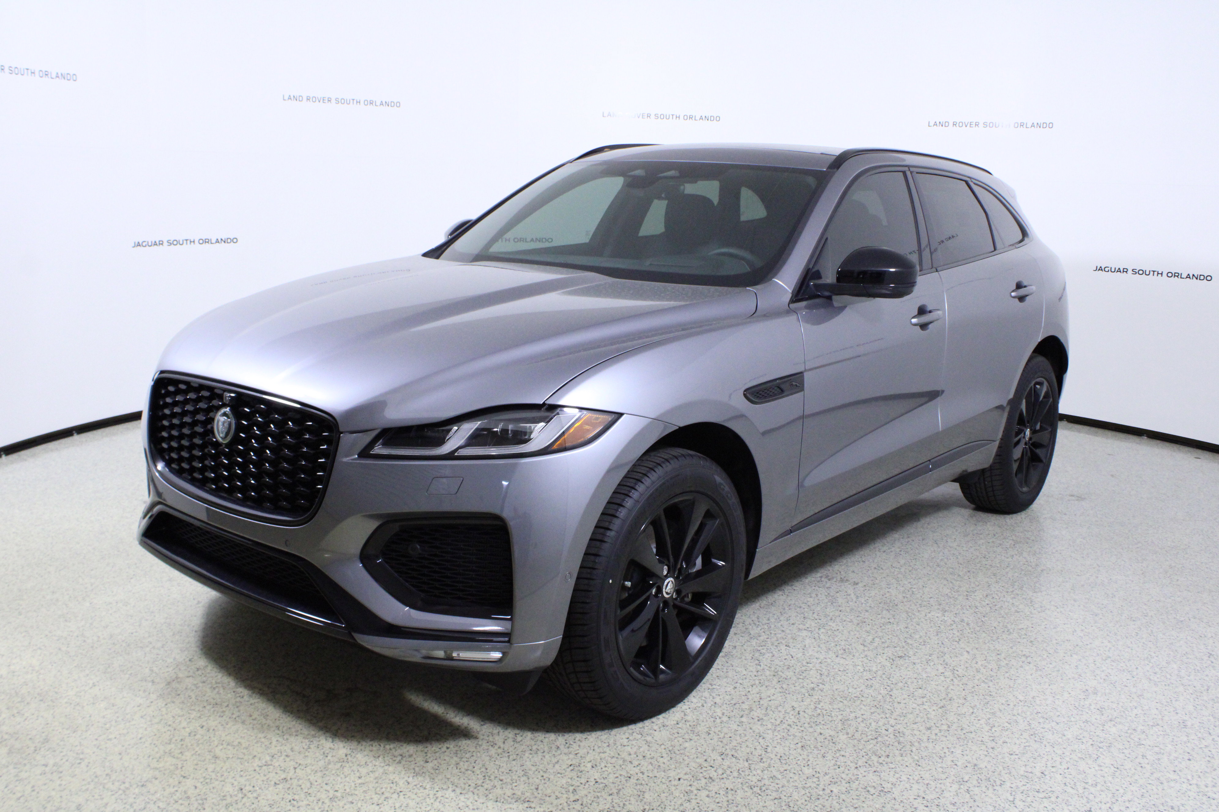 New 2026 Jaguar F-PACE R-Dynamic S image 4