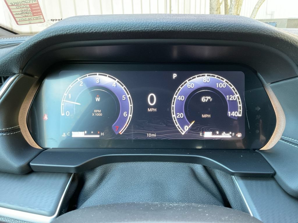 Used 2025 Jeep Grand Cherokee Laredo RWD image 19