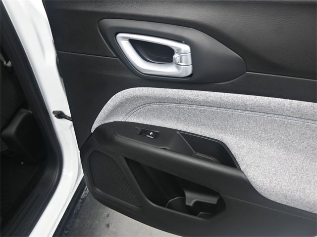 Used 2025 Jeep Compass Sport w/ Mopar Graphics Package image 14