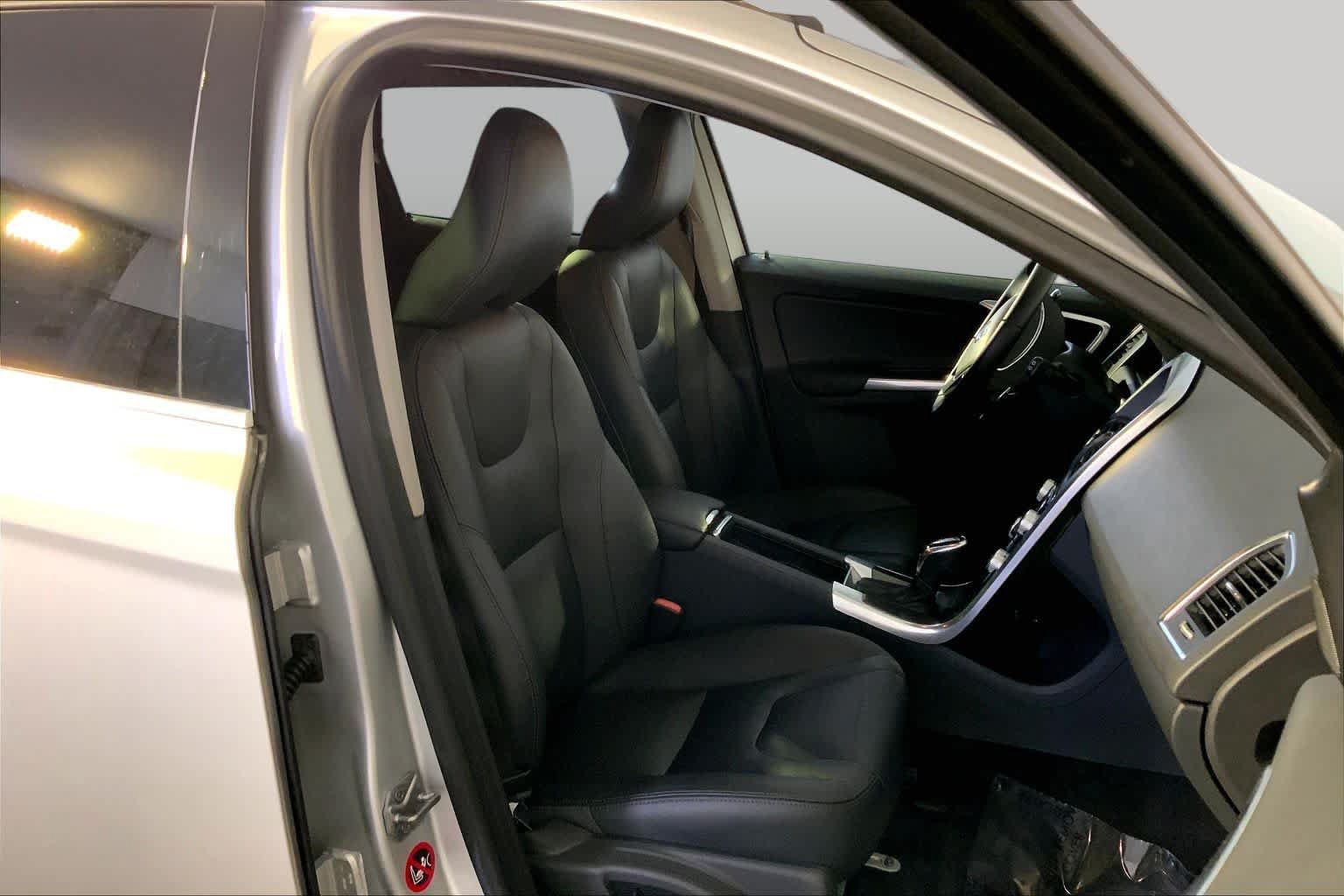 Used 2015 Volvo XC60 T6 AWD/4WD image 7