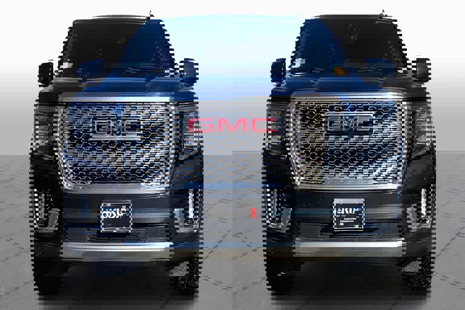 Used 2021 GMC Yukon XL Denali w/ Denali Ultimate Package image 3