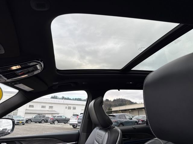 Used 2022 Jeep Grand Cherokee Overland w/ Advanced Protech Group III image 29