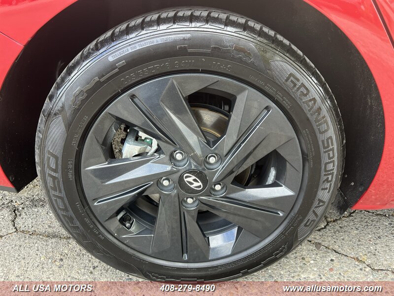 Used 2022 Hyundai Elantra Blue FWD image 12