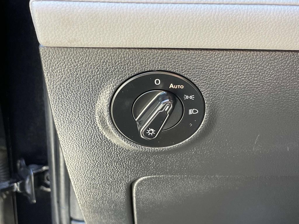 Used 2022 Volkswagen Taos SEL image 19