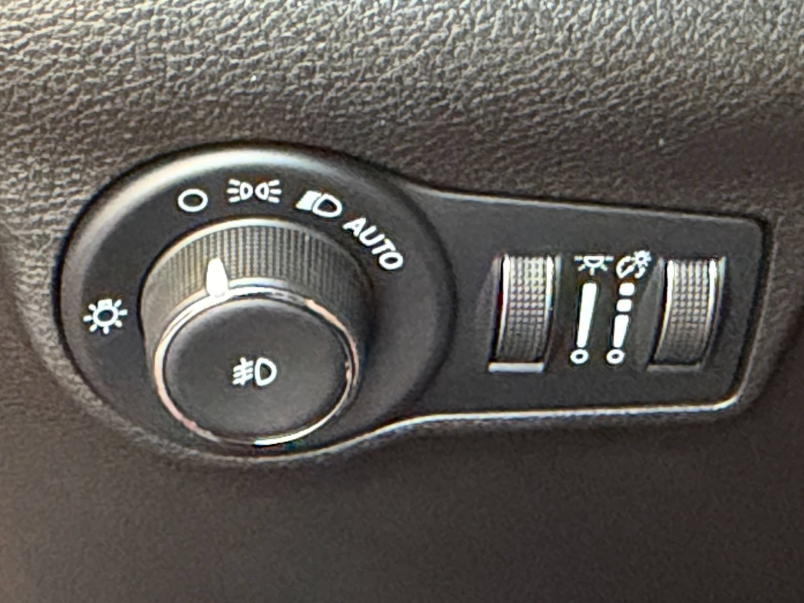 Used 2025 Jeep Compass Trailhawk AWD/4WD image 31
