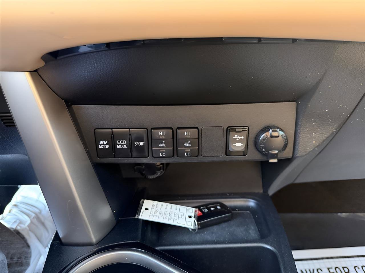 Used 2017 Toyota RAV4 Limited w/ Carpet Mat Package image 26