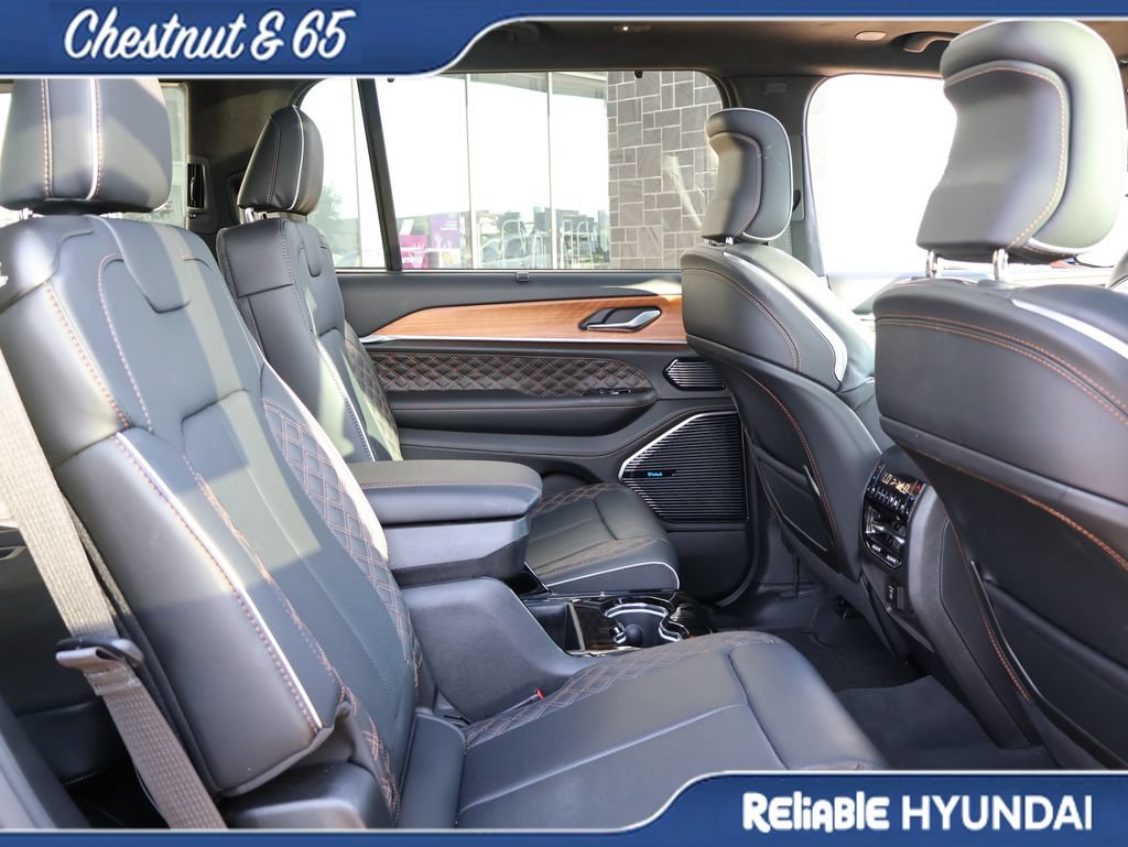 Used 2024 Jeep Grand Cherokee L Summit AWD/4WD image 12