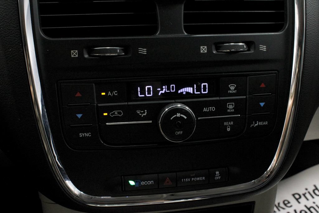 Used 2016 Chrysler Town & Country Touring FWD image 30