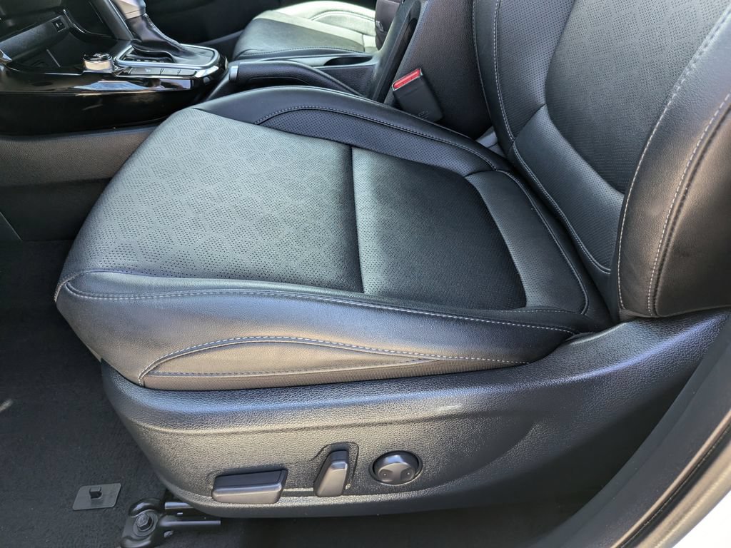 Certified 2025 Kia Seltos EX w/ EX Sunroof Package FWD image 20