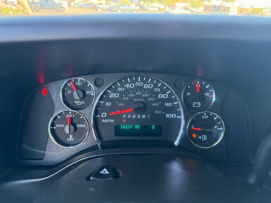 Used 2025 Chevrolet Express 3500 LT w/ LT Preferred Equipment Group image 25
