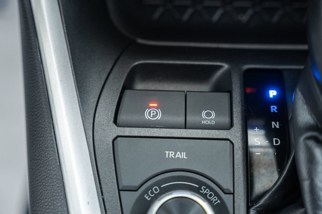 Certified 2025 Toyota RAV4 LE AWD/4WD image 27