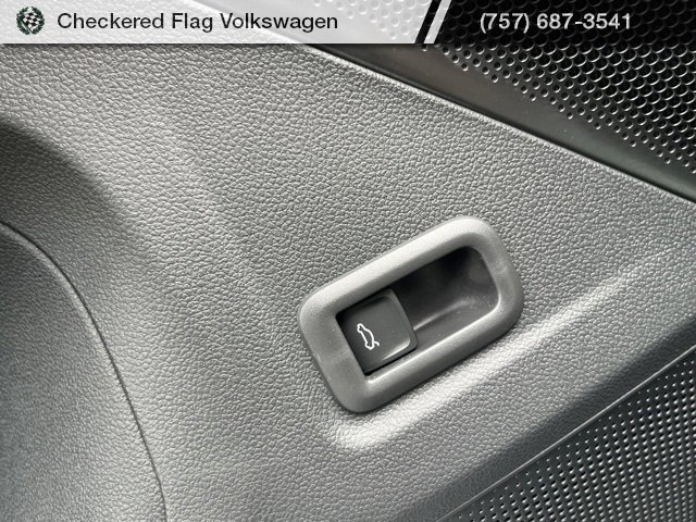 New 2025 Volkswagen Tiguan SE R-Line image 32