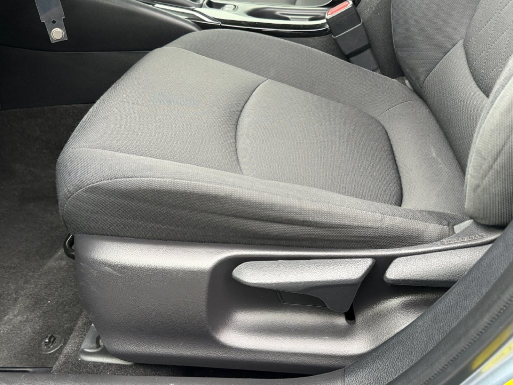 Used 2021 Toyota Corolla LE w/ Carpet Mat Package (TMS) FWD image 17