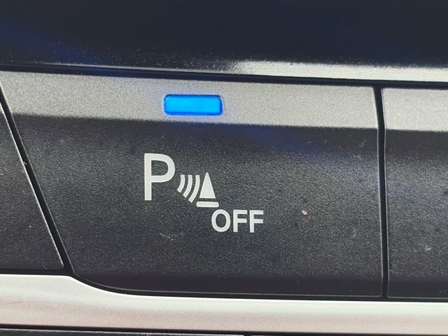 Used 2023 Chrysler Pacifica Touring-L FWD image 47
