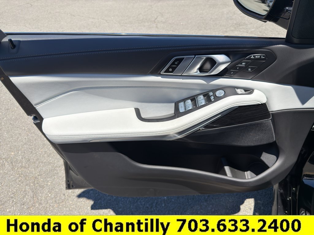 Used 2023 BMW X7 xDrive40i w/ M Sport Package AWD/4WD image 21
