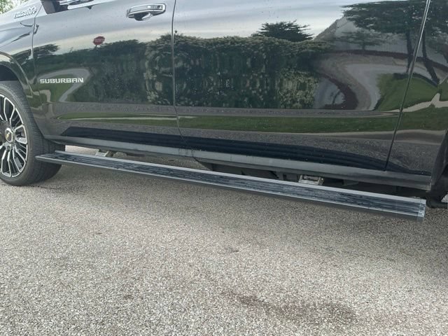 Used 2025 Chevrolet Suburban High Country AWD/4WD image 12