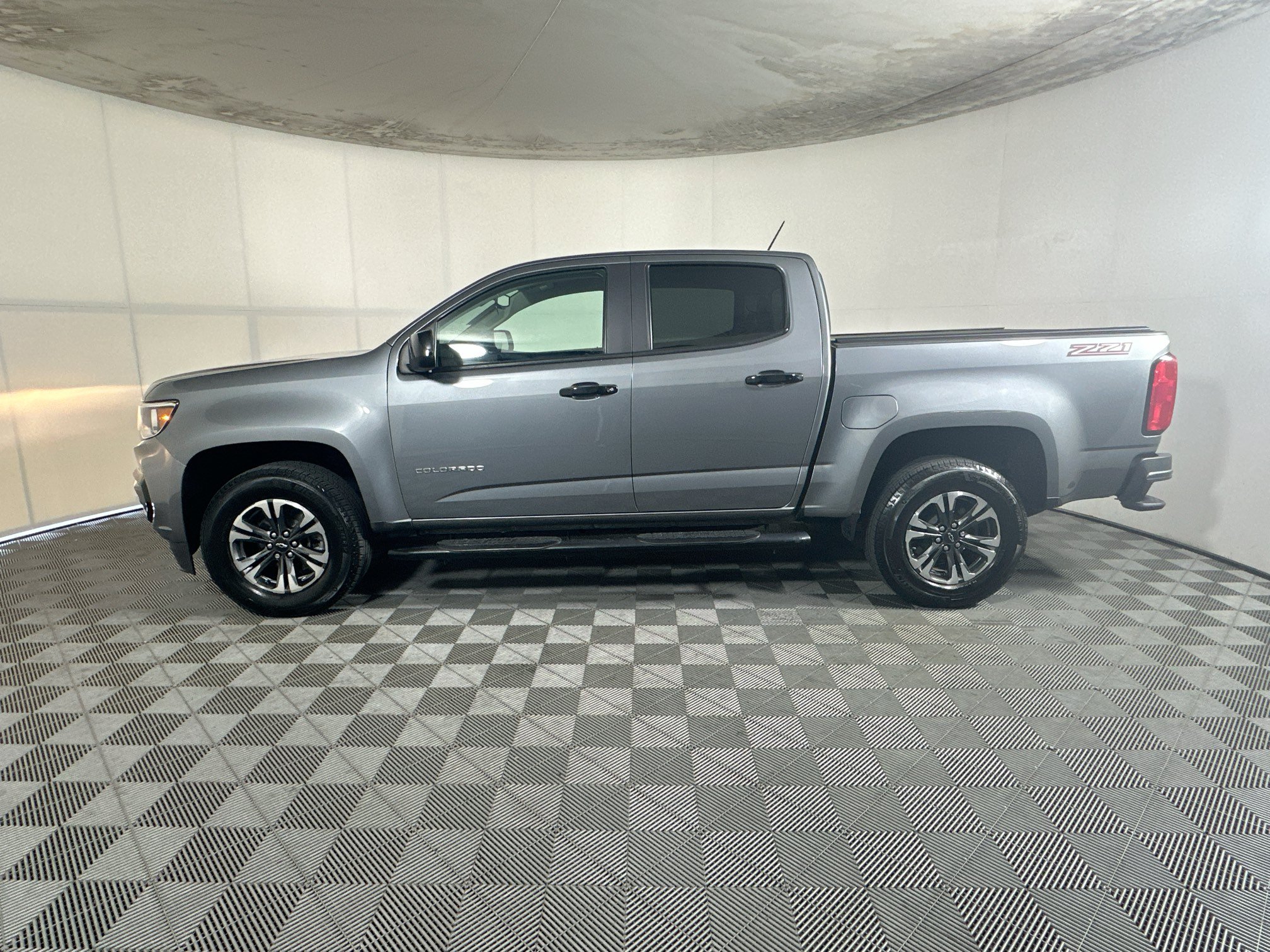 Used 2021 Chevrolet Colorado Z71 w/ LPO, Power Package RWD image 6