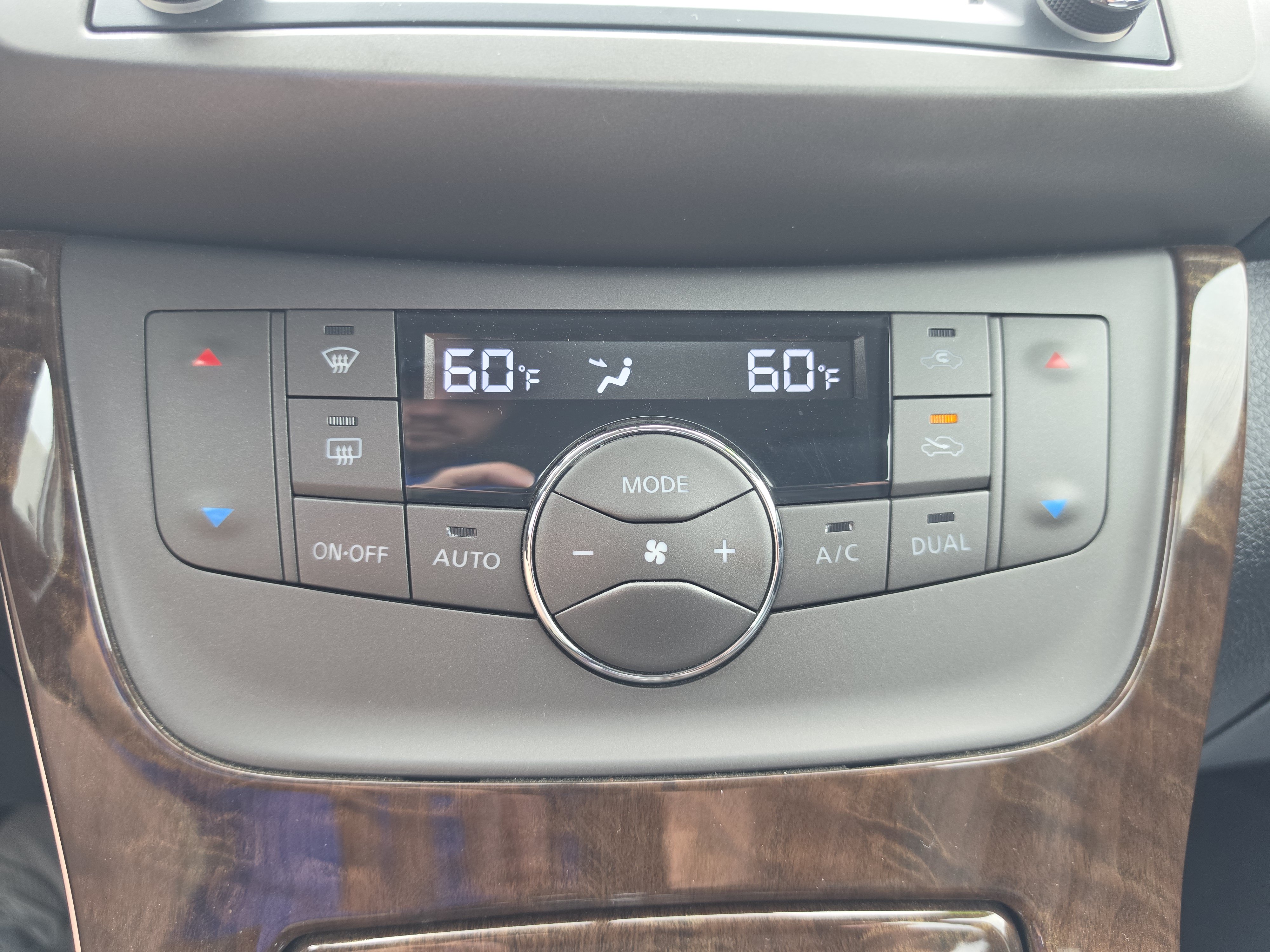 Used 2014 Nissan Sentra SL w/ Leather Package FWD image 30