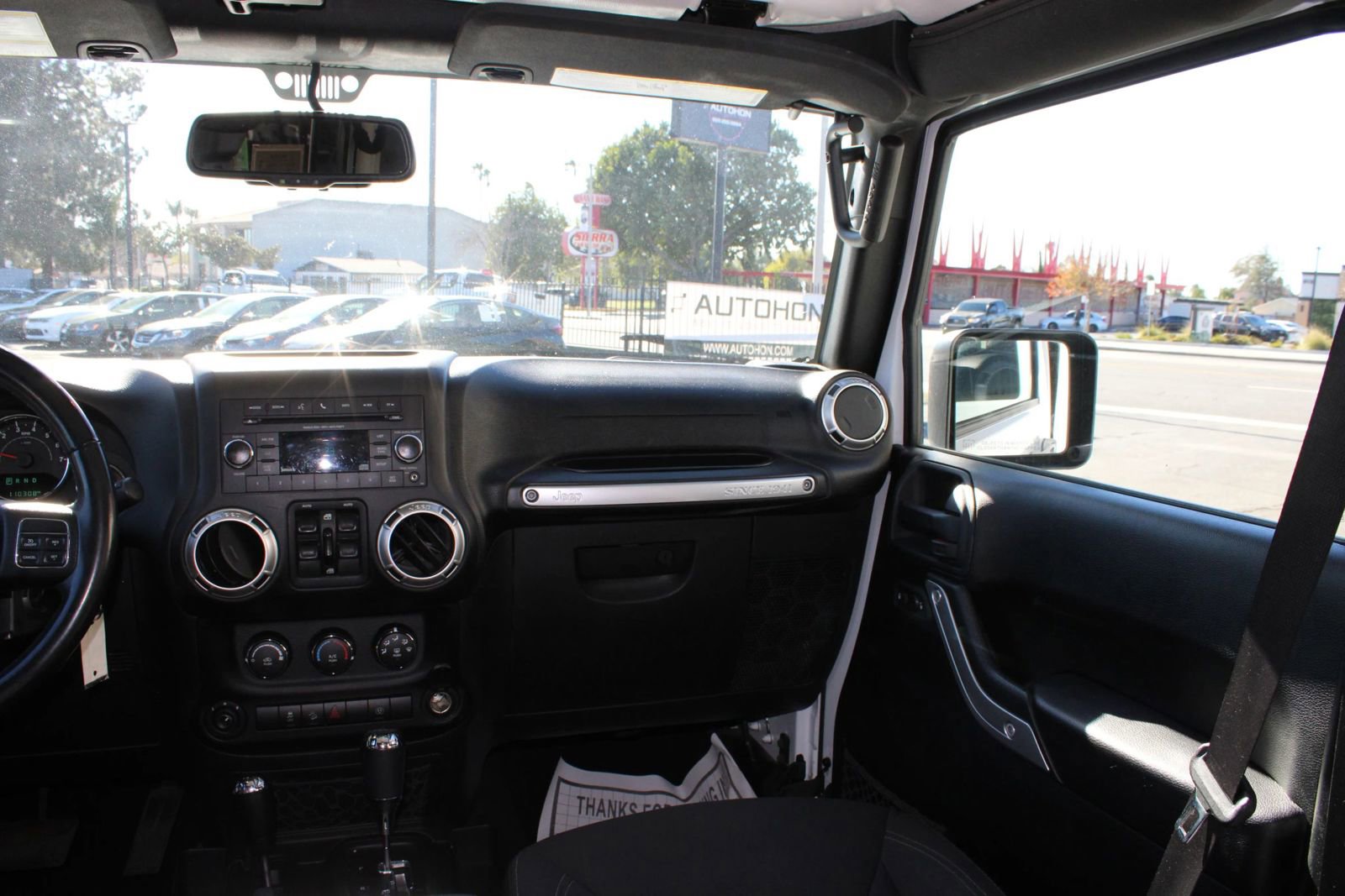 Used 2018 Jeep Wrangler Unlimited Sahara w/ Connectivity Group image 27