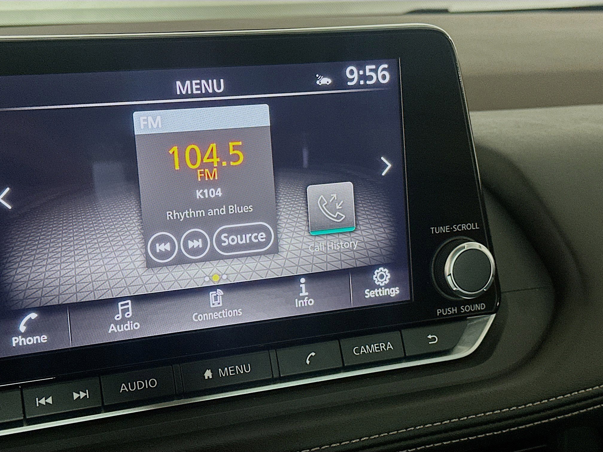 Used 2023 Nissan Rogue SV image 21