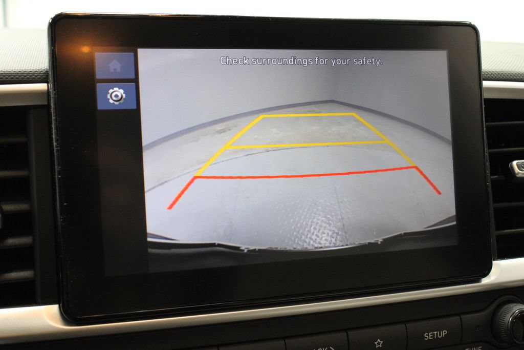 Used 2023 Hyundai Venue SEL FWD image 3