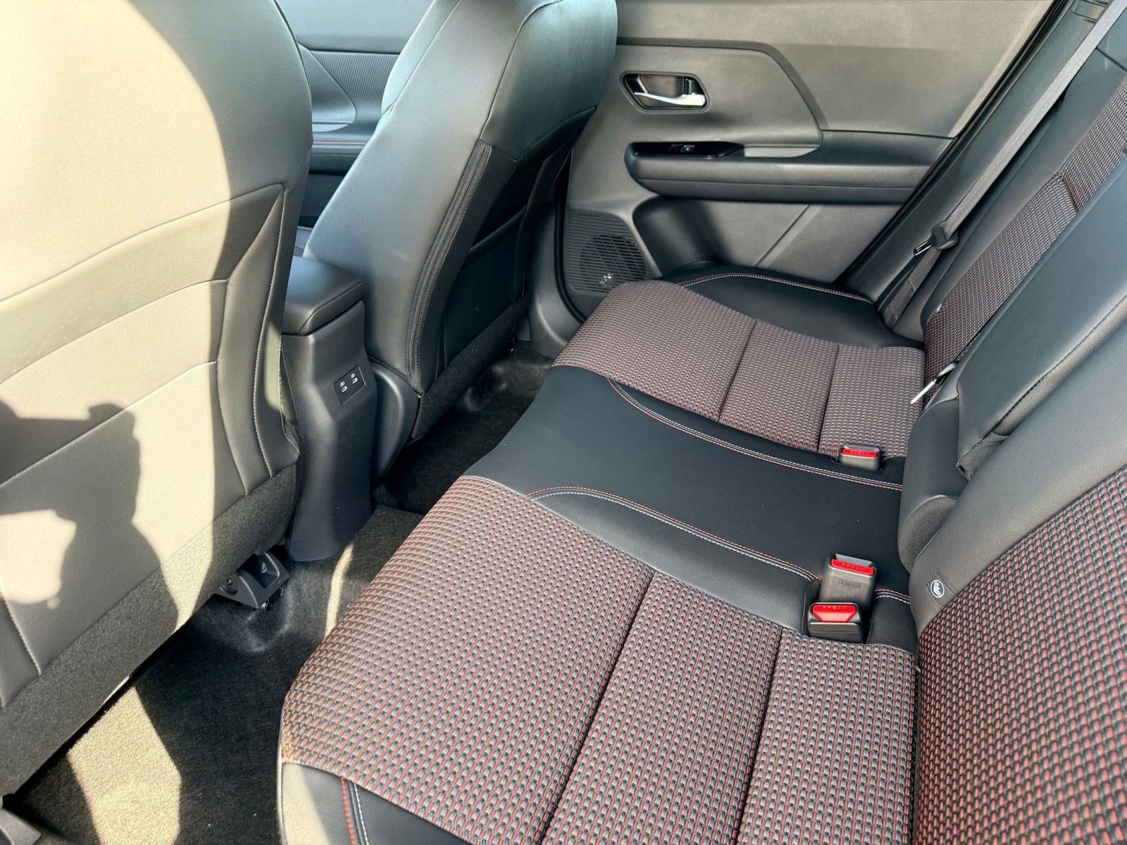 New 2026 Nissan Kicks SR w/ Cold Weather Package image 18