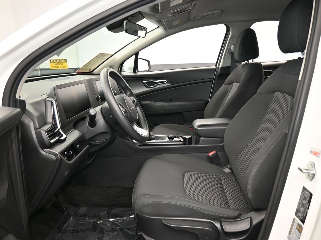 Used 2023 Kia Sportage LX image 11
