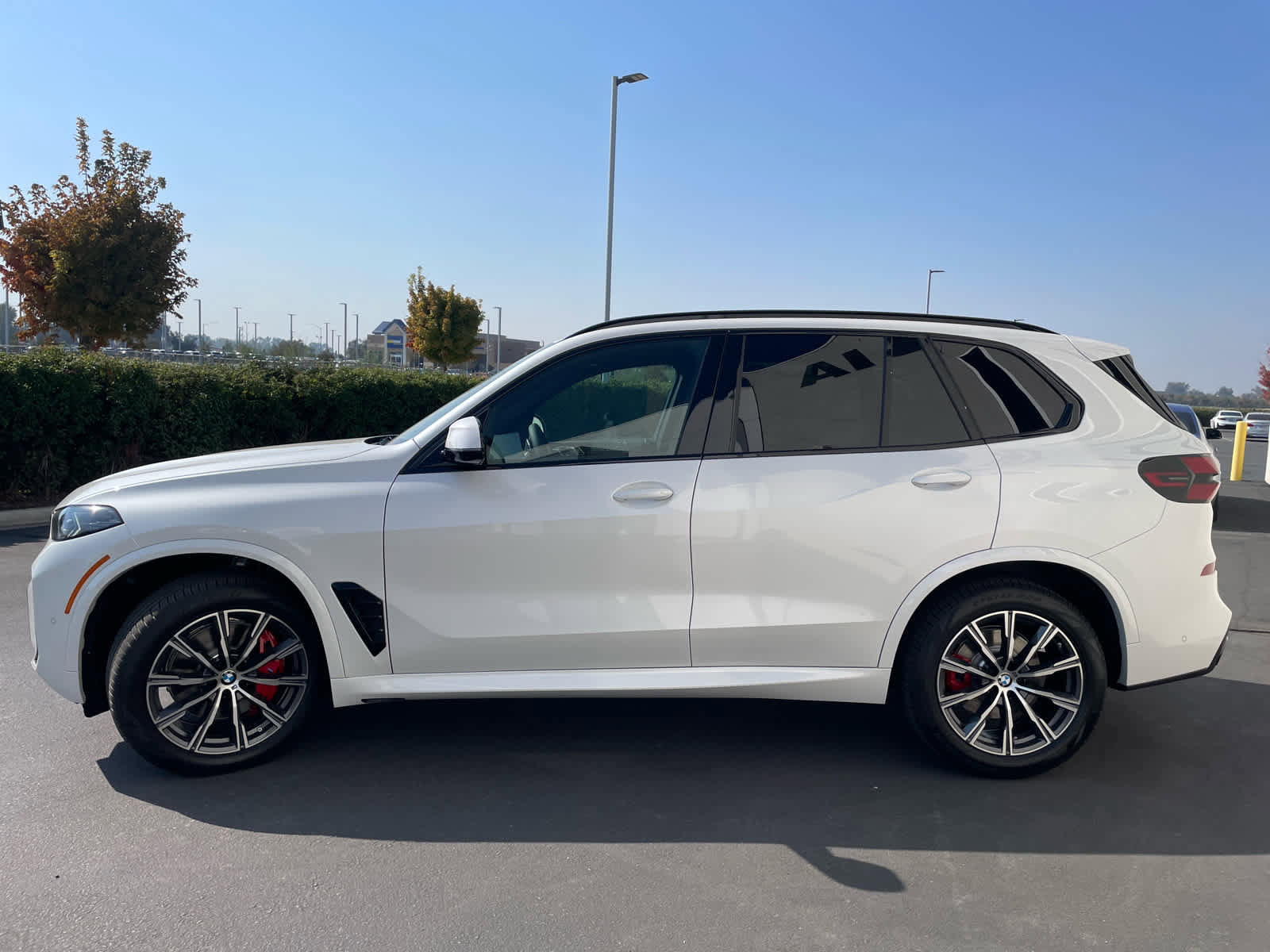 New 2026 BMW X5 xDrive40i w/ M Sport Package image 3