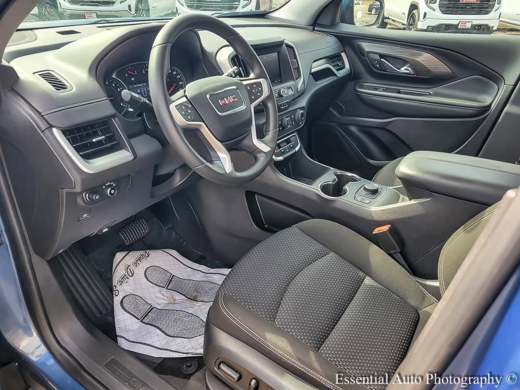 Used 2024 GMC Terrain SLE w/ Driver Convenience Package image 10