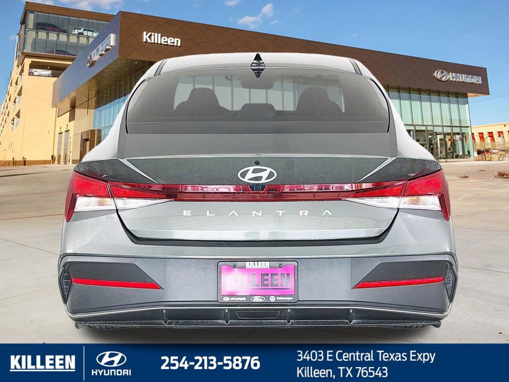 Used 2024 Hyundai Elantra SEL FWD image 7