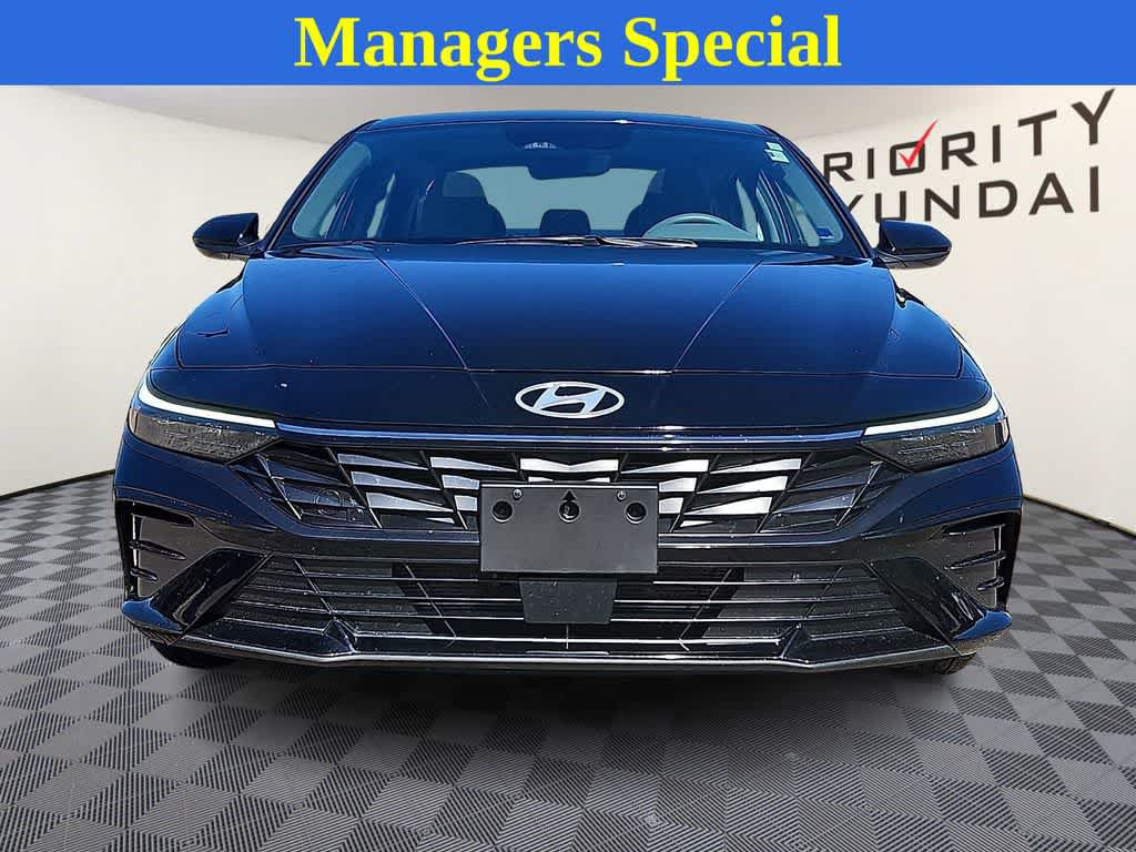 Used 2024 Hyundai Elantra SEL w/ Convenience Package FWD image 2