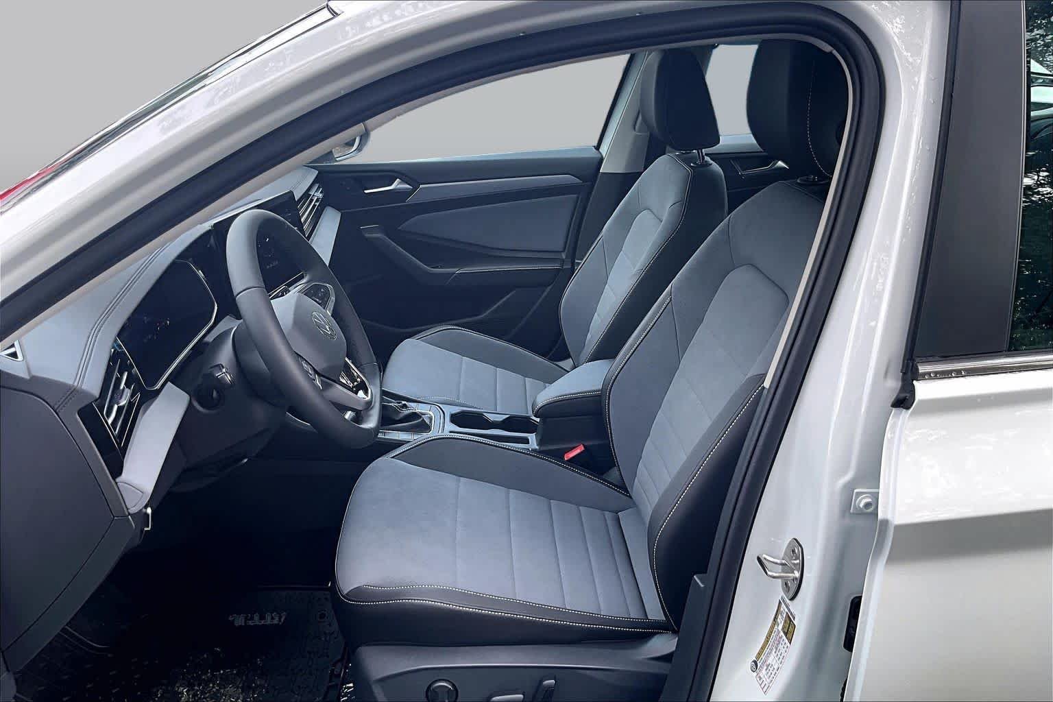 New 2027 Volkswagen Jetta SE FWD image 9