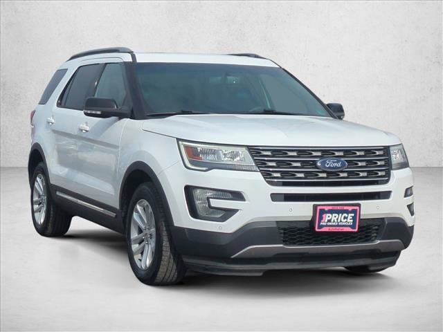 Used 2016 Ford Explorer XLT w/ Equipment Group 202A image 3