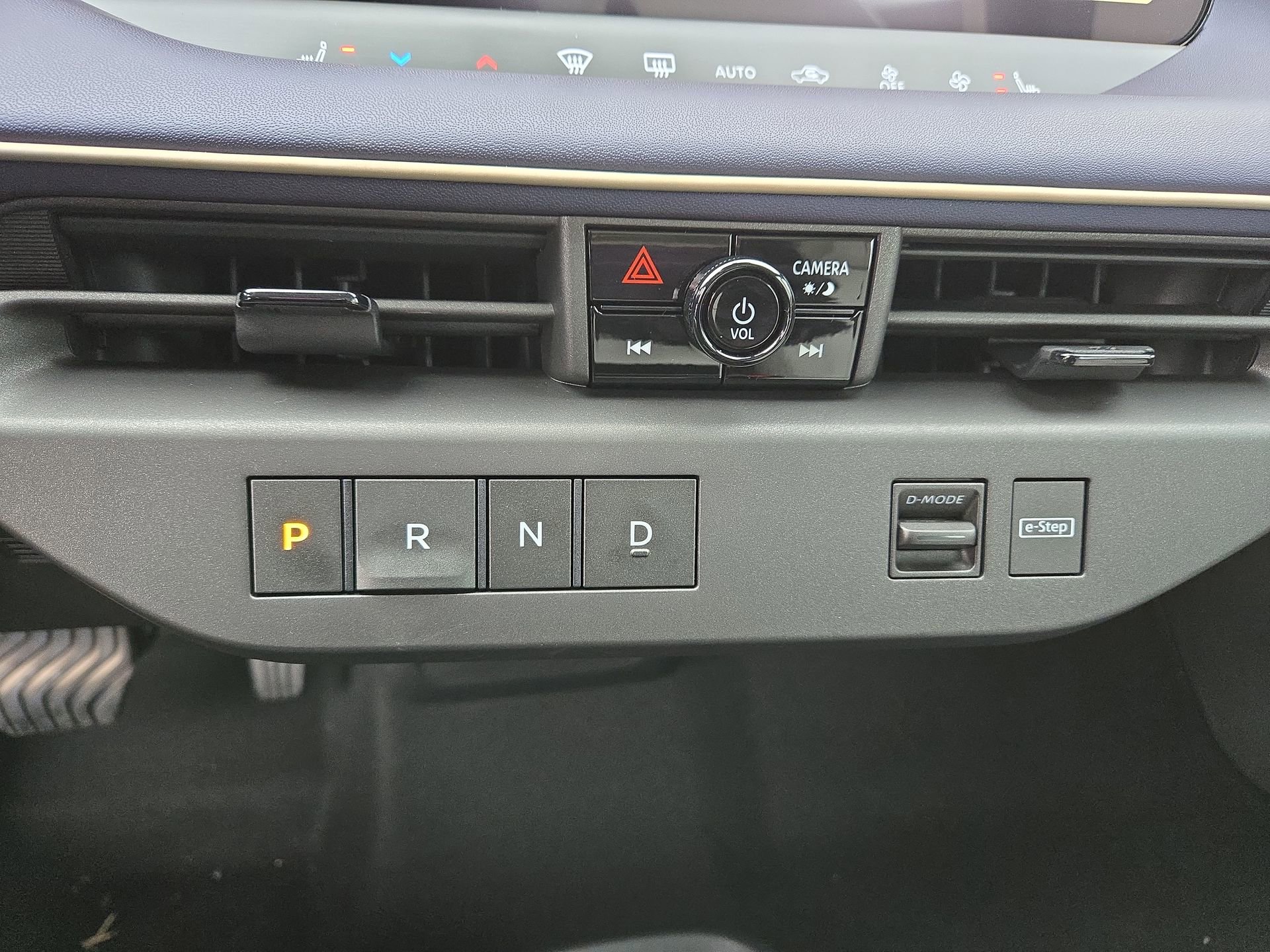 New 2026 Nissan Leaf Platinum+ image 22