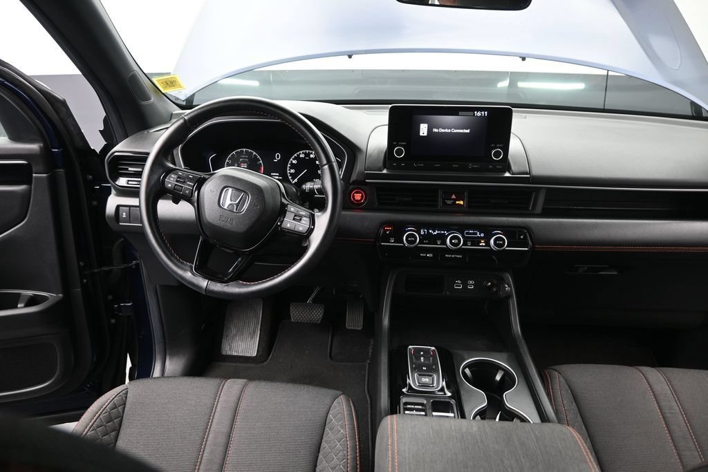 Used 2025 Honda Pilot Sport image 28