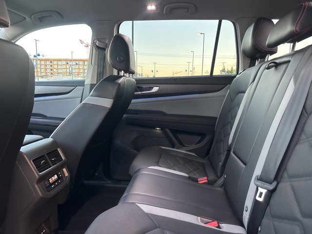 Used 2024 Volkswagen Atlas Peak Edition SEL image 21