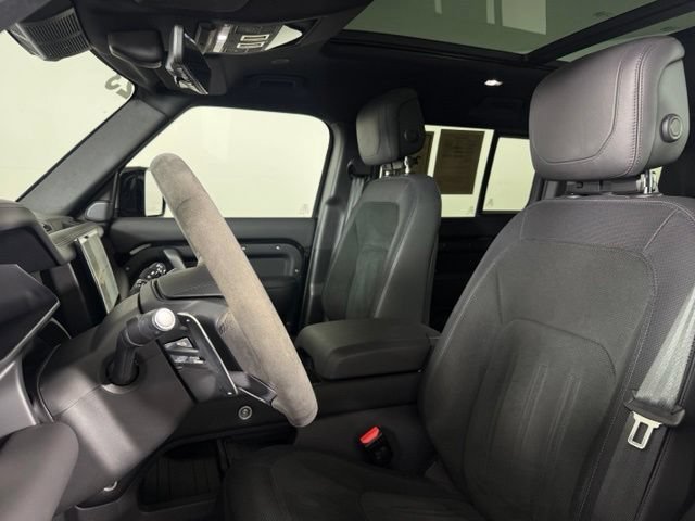 Used 2023 Land Rover Defender 110 V8 AWD/4WD image 5