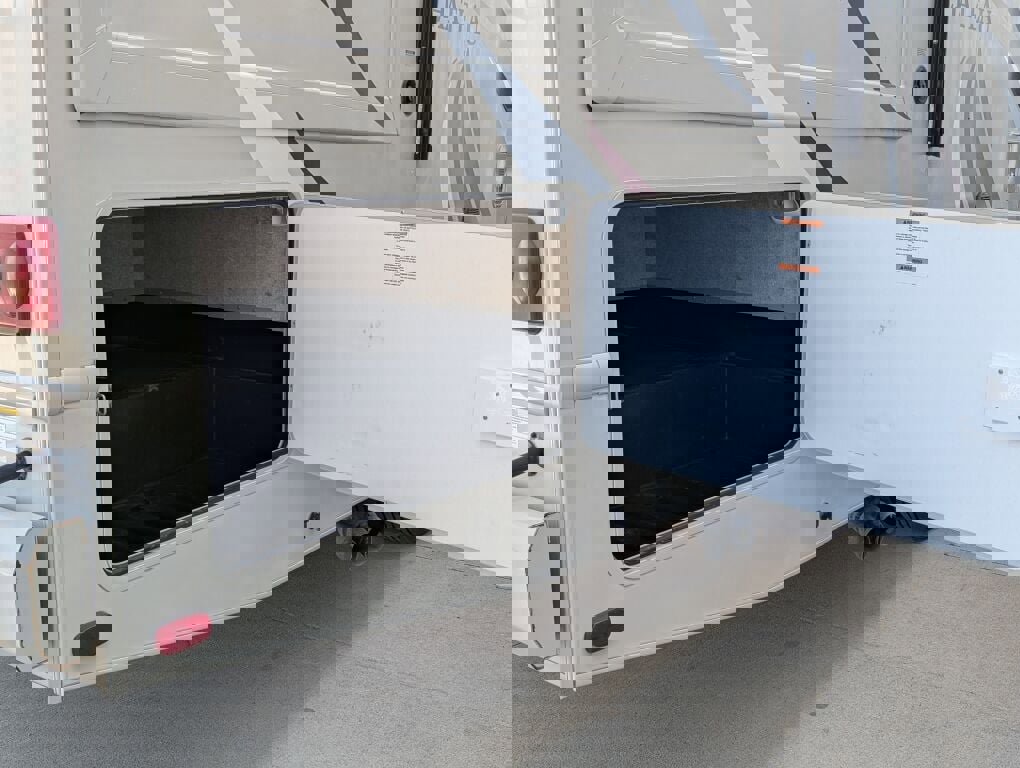 Used 2014 Ford F550 2WD Regular Cab Super Duty image 21