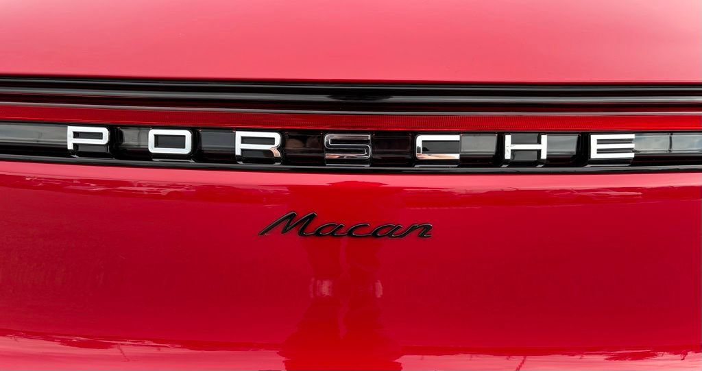 New 2026 Porsche Macan AWD/4WD image 10