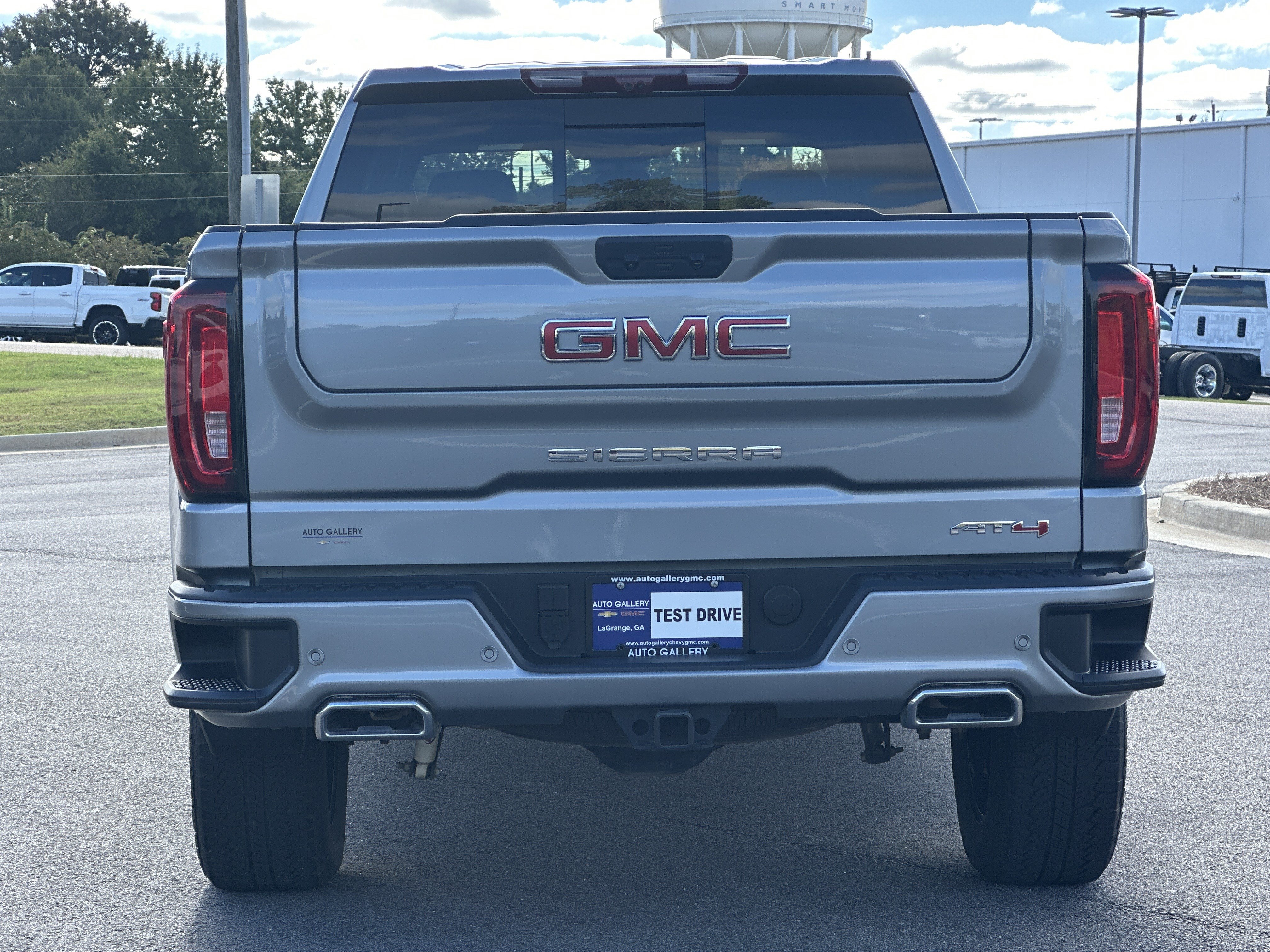 Used 2025 GMC Sierra 1500 AT4 w/ Technology Package AWD/4WD image 7
