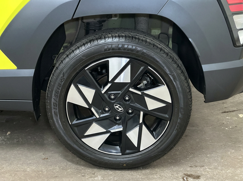 Used 2025 Hyundai Kona SEL AWD/4WD image 40
