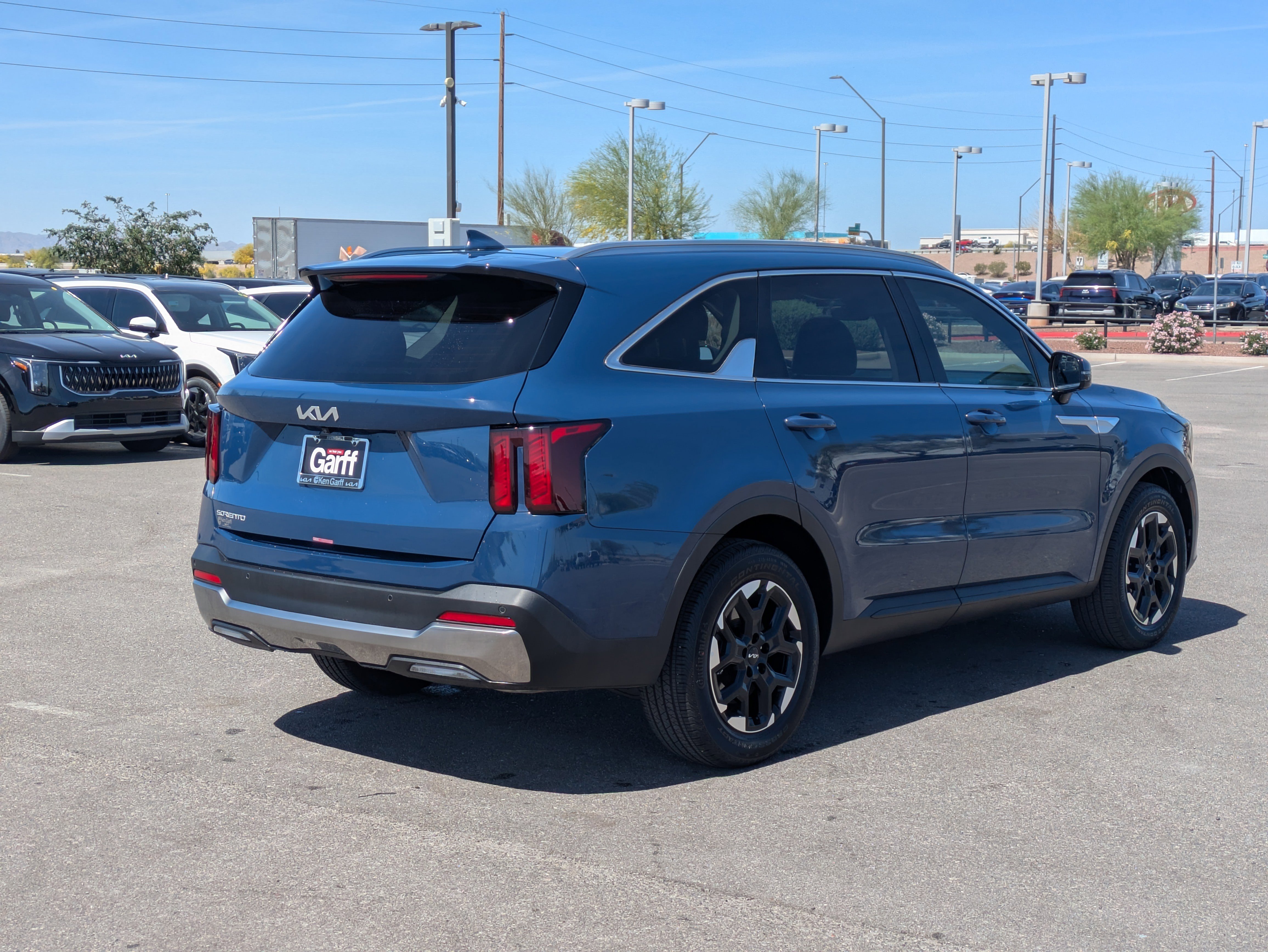 Certified 2025 Kia Sorento S w/ Panoramic Sunroof Package FWD image 5
