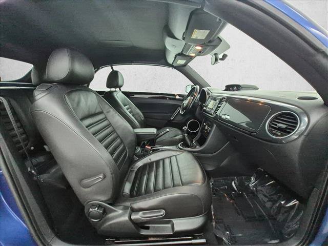 Used 2013 Volkswagen Beetle 2.0T FWD image 22