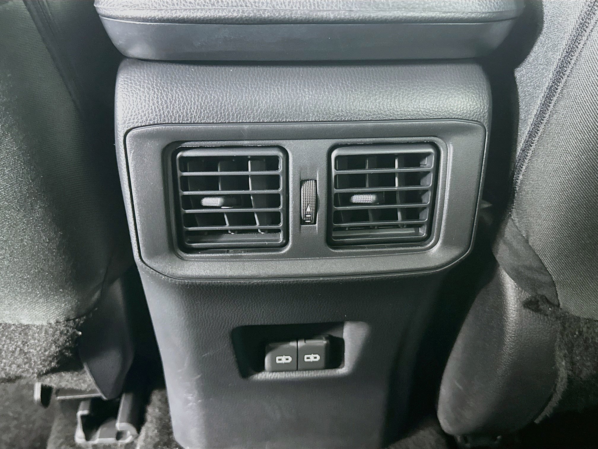 Used 2025 Toyota RAV4 XLE AWD/4WD image 28