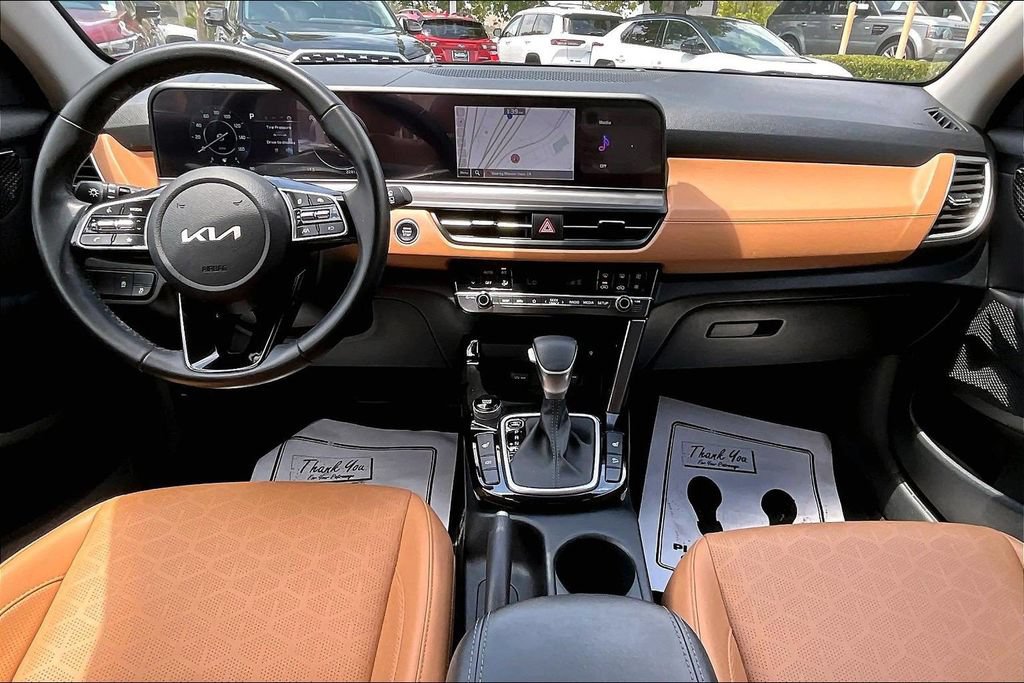 Certified 2024 Kia Seltos EX FWD image 11